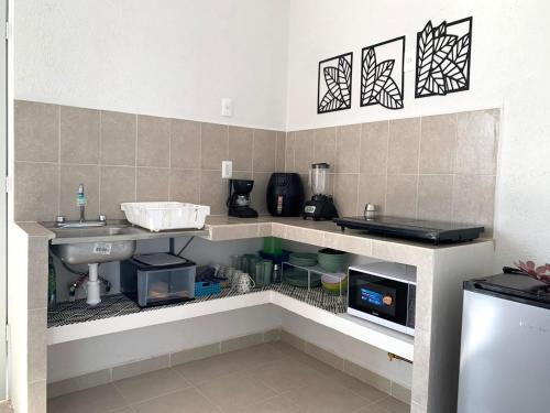 a kitchen with a sink and a counter at Departamento 2 habitaciones vista a la alberca Nube by EITA in Cancún