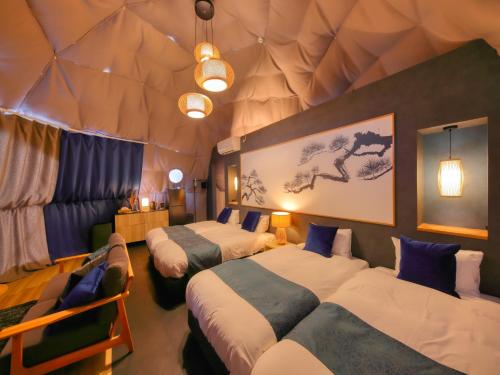 pokój z 4 łóżkami w namiocie w obiekcie Mt,Fuji Glamping Terrace Minenohana - Vacation STAY 35720v w mieście Oishi