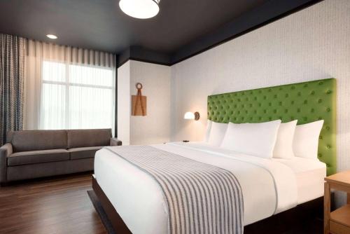 Postel nebo postele na pokoji v ubytování Origin Lexington, a Wyndham Hotel