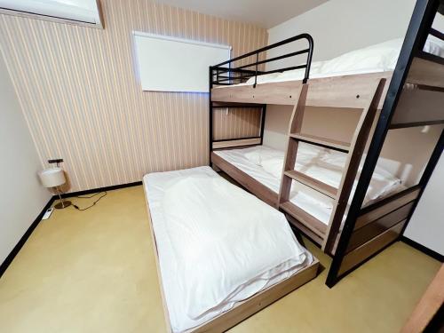 Una cama o camas en una habitación de KIIIYA cafe&hostel