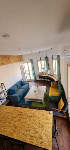 Bee Hostel Paphosにあるシーティングエリア