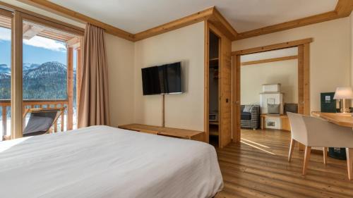 TV a/nebo společenská místnost v ubytování Maribel Hotel