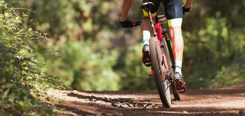 a person riding a bike on a dirt trail at VilaFoia in Monchique