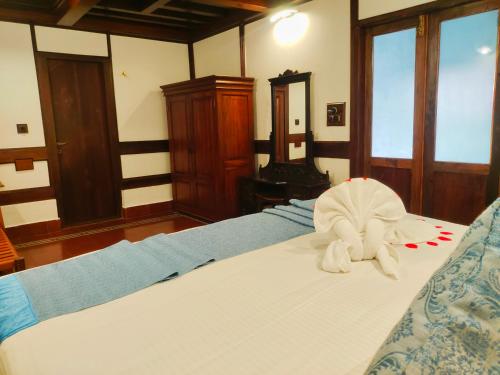 Postel nebo postele na pokoji v ubytování The Travancore Heritage Beach Resort