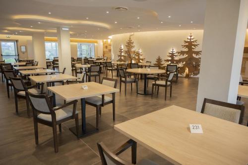 Hotel Restaurant Mont Champ du Feuにあるレストランまたは飲食店