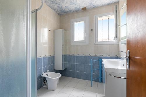 Phòng tắm tại Givrand - maison vendéenne avec jardin pour 6