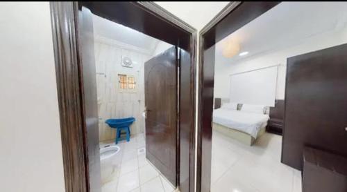 a view of a room with a bed and a bathroom at اجنحة وشاليهات شاطي الشرم شقق فندقيه خاصة Sharm Beach Suites Private hotel apartments in Yanbu
