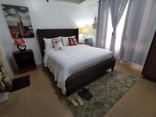 Een bed of bedden in een kamer bij Cecillianplace150Newport@Pasay City