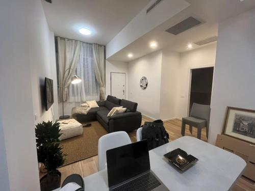 Svetainės erdvė apgyvendinimo įstaigoje milano loft