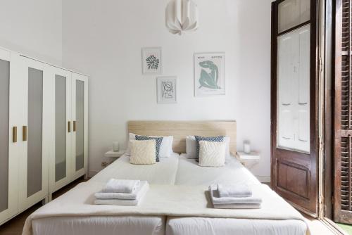 Llit o llits en una habitació de Sagrada Familia II by Enjoy Apartments