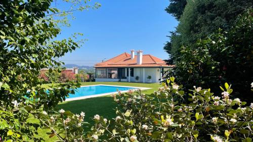 a house with a swimming pool in a yard at Solar da Boavista in Rebordões