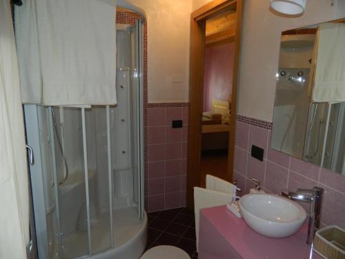 Kylpyhuone majoituspaikassa Affittacamere Ai Fiori