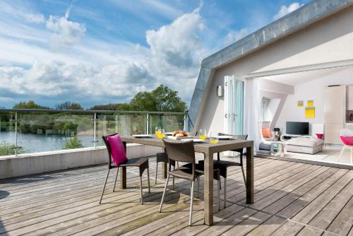 Penthouse apartment with a Spa on a nature reserve Willow Warbler HM112