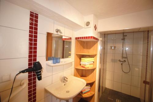 Fotografie z fotogalerie ubytování Hotel Gasthof Seeblick v destinaci Zeutschach