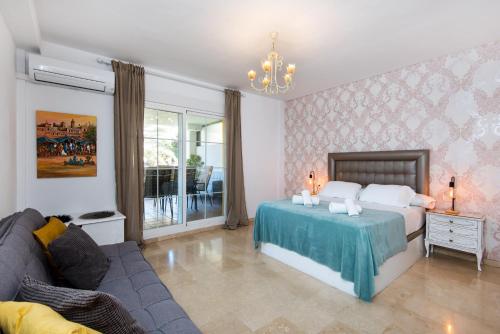 a bedroom with a bed and a couch at NEW ROYAL TORREQUEBRADA 2 Pets friendly & ideal for family groups in Benalmádena
