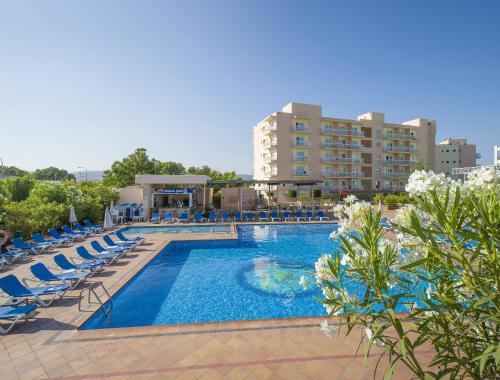 The swimming pool at or close to Invisa Hotel Es Pla - Adults Only