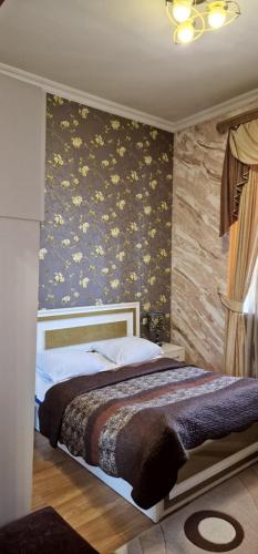מיטה או מיטות בחדר ב-3 комнатная квартира в Ереване