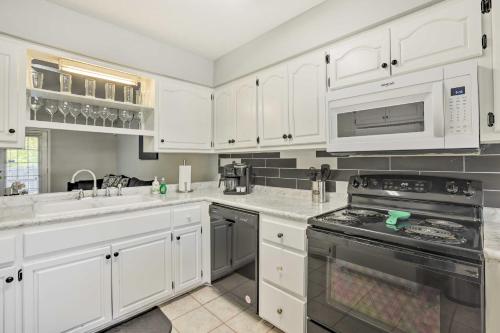 Φωτογραφία από το άλμπουμ του Auburn Home with Private Yard Less Than 4 Mi to Campus! σε Auburn