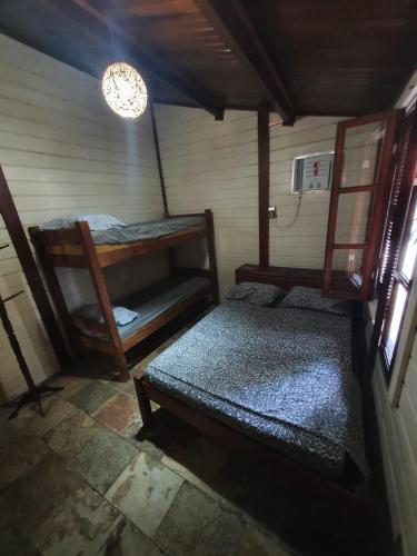 Двухъярусная кровать или двухъярусные кровати в номере Casa Maneira Serrambi