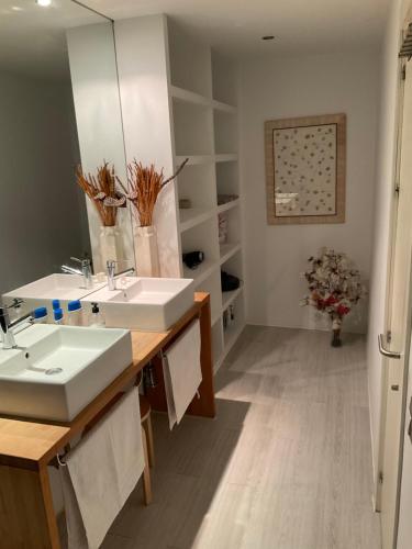 Habitación y baño en planta independiente en centro de sevilla