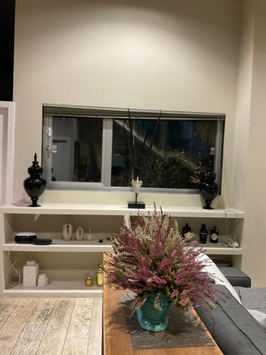 Habitación y baño en planta independiente en centro de sevilla