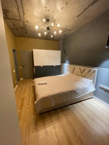 Cama ou camas em um quarto em Apartment Florence моря 600 метров