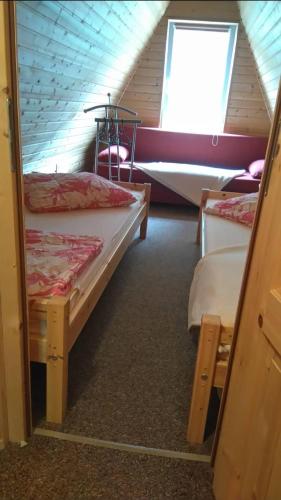 a room with two bunk beds and a window at Ferienhaus-Zum-Eichkater-am-Duemmer-See in Marienthal