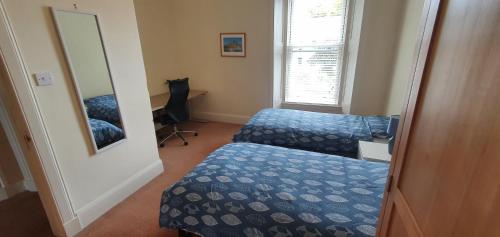a small room with two beds and a mirror at Lovely property in Central Broughty Ferry, Dundee in Broughty Ferry
