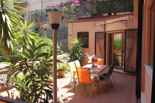 a balcony with a table and chairs on a patio at Bed and Breakfast Josepha in Taormina