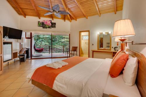 Postel nebo postele na pokoji v ubytování Arahuana Jungle Resort & Spa
