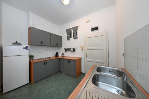 Kuchyňa alebo kuchynka v ubytovaní Zara Apartment