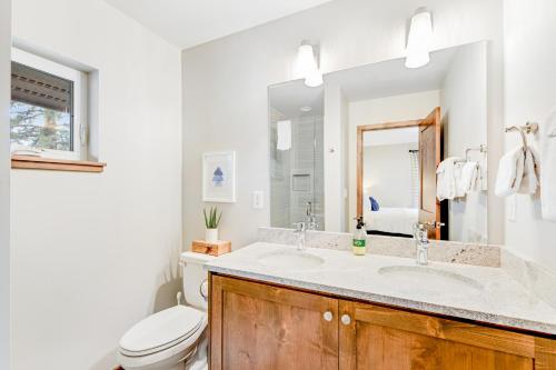 a bathroom with two sinks and a toilet at Silverpine Retreat in McCall