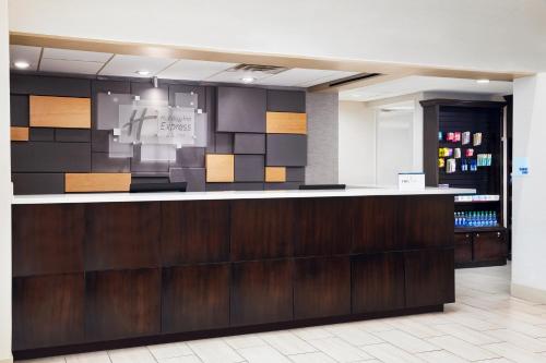 Holiday Inn Express & Suites Jacksonville South East - Medical Center Area, an IHG Hotel Image