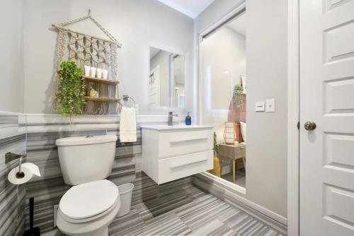 Ảnh trong thư viện ảnh của HostWise Stays - The Washington at Chatham - Free Parking, Private Gym, More! ở Pittsburgh