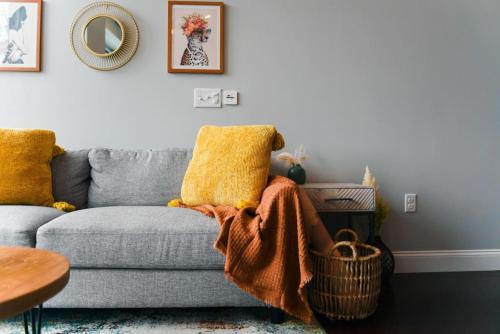 Ảnh trong thư viện ảnh của HostWise Stays - The Washington at Chatham - Free Parking, Private Gym, More! ở Pittsburgh