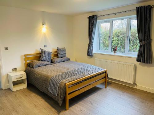 a bedroom with a bed and a window at 4-Bedroom Cottage in Healing, Grimsby in Grimsby