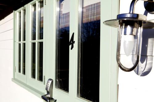 A bathroom at The Bull Inn Lodges 