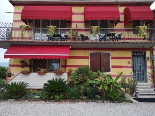 a house with a balcony with tables and chairs at Ca' Del Sasso in Verona