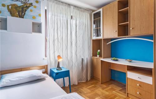 Postel nebo postele na pokoji v ubytování Cozy Home In Pazin With Jacuzzi