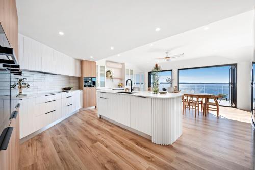Una cocina o cocineta en The Pinnacle