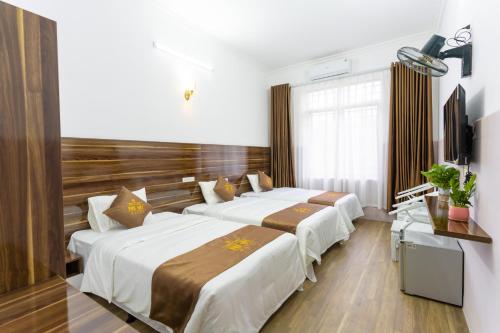 Katil atau katil-katil dalam bilik di PHÚ QUÝ HOTEL near ĐÔNG KINH MARKET