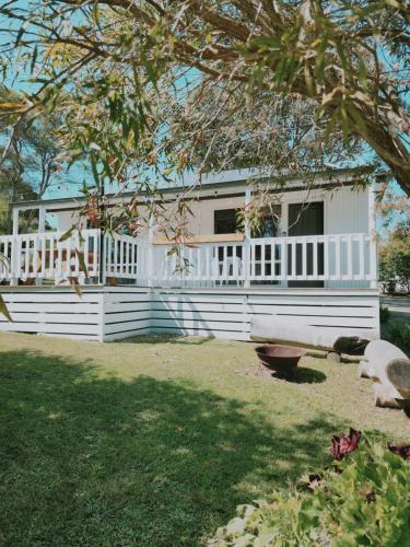 Κήπος έξω από το Eight Acres Lakes Entrance