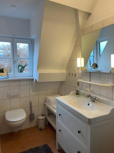 a bathroom with a sink and a toilet at Ferienappartement Türmerstube in Schlitz