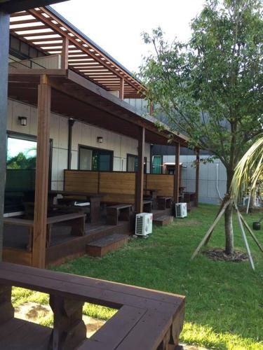 Taman di luar THE SOME PENSION