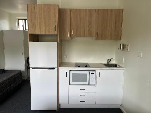 Hi-Way Motel Grafton - Contactlessにあるキッチンまたは簡易キッチン