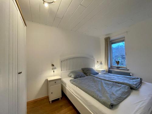 a bedroom with a large bed and a window at Ferienwohnung Clyde in Sankt Andreasberg