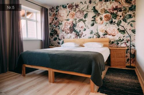 Postel nebo postele na pokoji v ubytování Weavers' Guest House Kalndaki