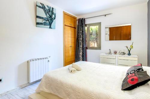 a bedroom with a bed and a sink in it at VISTA MONTE II - Francisca in El Port