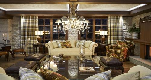 a living room with a couch and a chandelier at MounTrace Suites & SPA in Monodendri