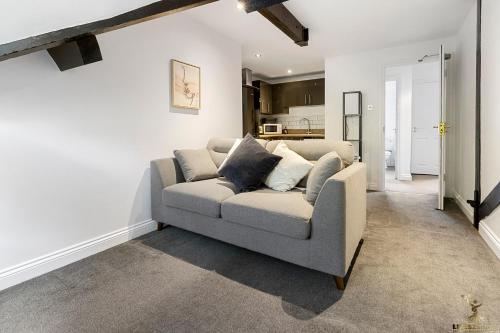 a living room with a couch and a kitchen at 3A St Anne's Well Brewery City Centre, Parking in Exeter
